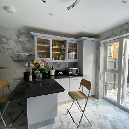 Tina Guest House Лондон Екстериор снимка