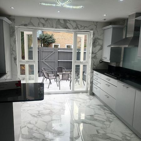 Tina Guest House Лондон Екстериор снимка