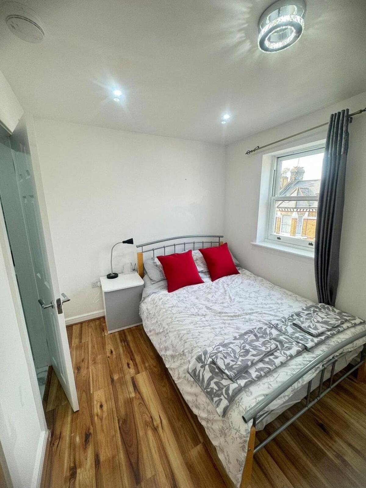 Tina Guest House Лондон Екстериор снимка