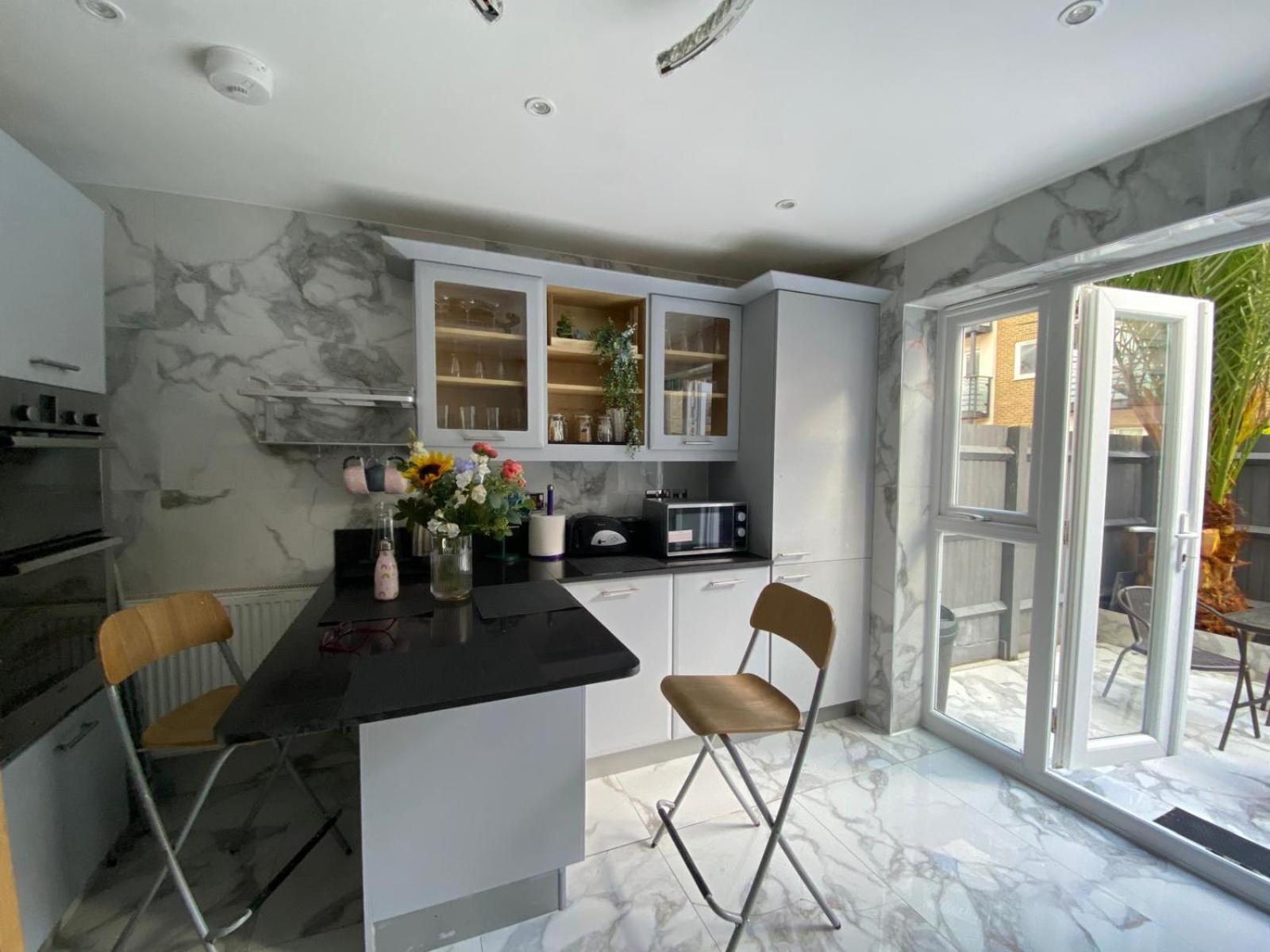 Tina Guest House Лондон Екстериор снимка